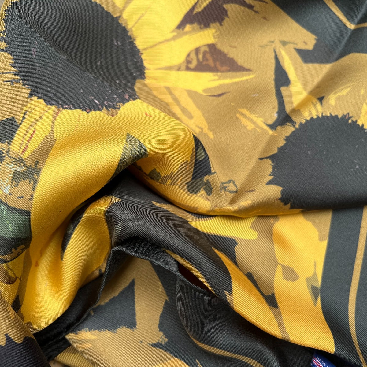 Gloriosa Daisy Luxury Silk Scarf image 2